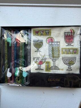 Cocktail napkins w whistle stirrers